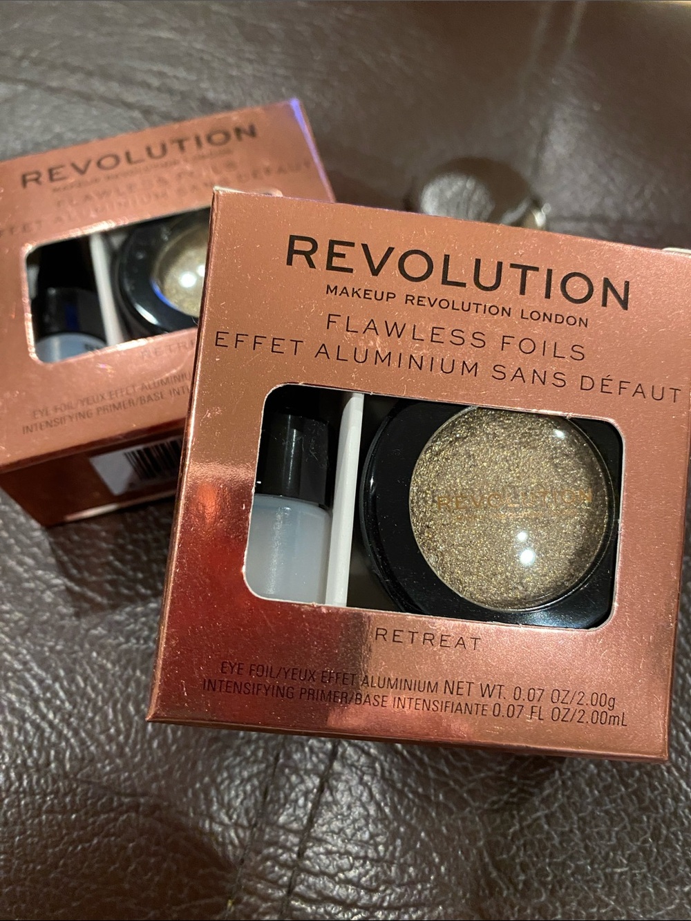 Revolution Flawless Foils Eyeshadow in shade Retreat. Eyelid primer included